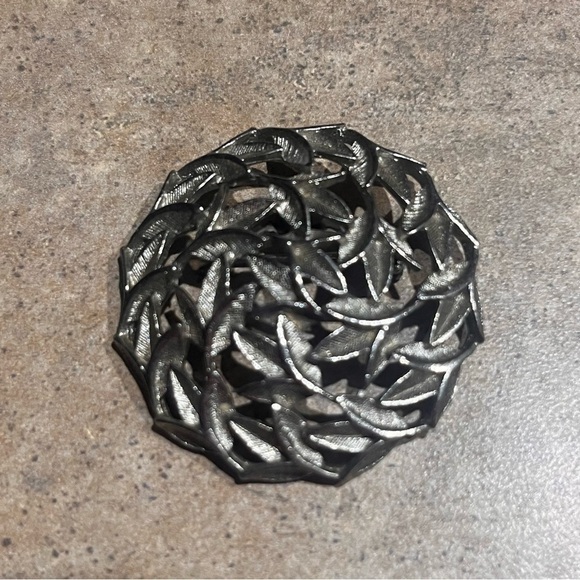 VINTAGE Faux, Costume, Estate, Sliver Brooch - Picture 2 of 8